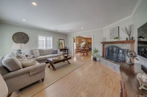 5109 Bellflower Blvd, Lakewood, CA 90713-1857