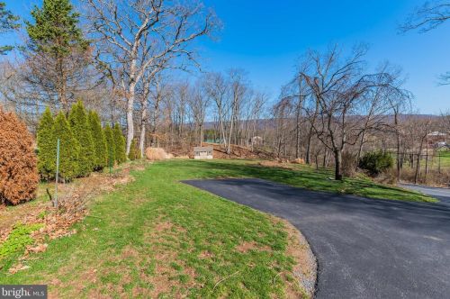 3 Sunset Dr, Navy Sup Dpt PA  17050-1652 exterior