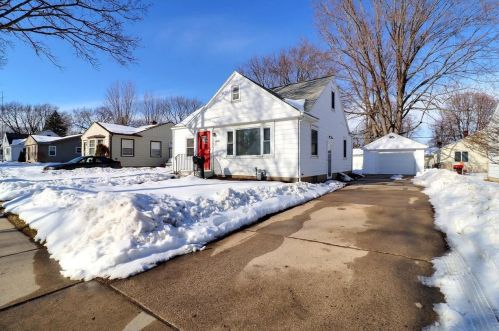 1240 Marian Ln, Green Bay WI  54304-2338 exterior