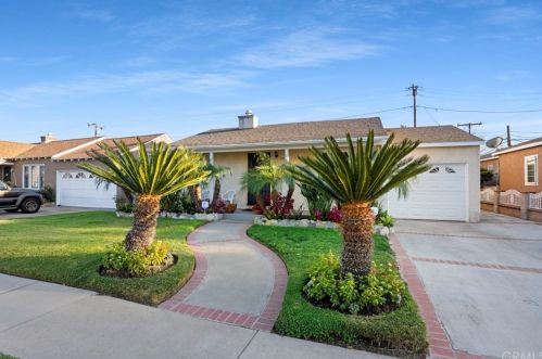 2634 220th St, Long Beach CA  90810-1821 exterior