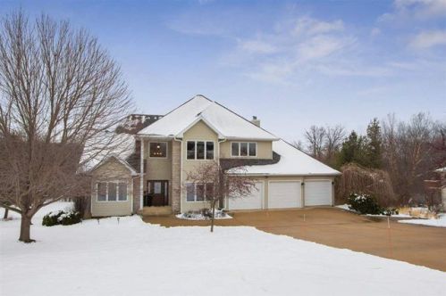 1580 Eagle View Ct, Swisher, IA 52338-9437