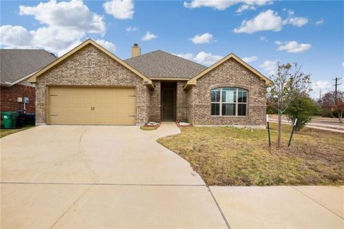 1217 Raleigh Path Rd, Denton, TX 76208-2911