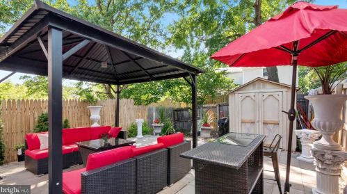 12300 Woodlawn Ct, Woodbridge VA  22192-1921 exterior