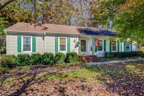 4501 Indian Wells Dr, Greensboro, NC 27406-8657