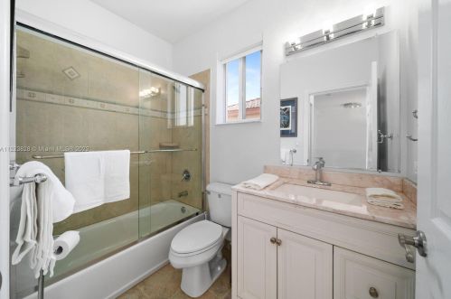 211 15th St, Dania Beach FL  33004-4244 exterior