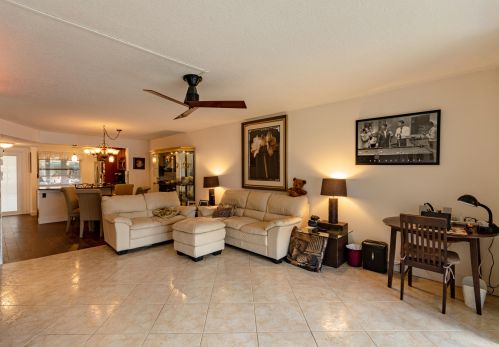 910 Dogwood Dr, Delray Beach, FL 33483-4949