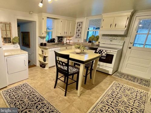 17648 Canby Rd, Leesburg VA  20175-6906 exterior