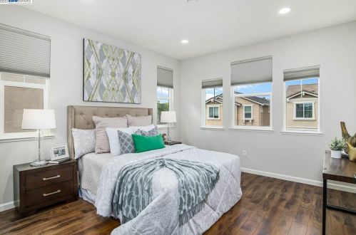 7056 Mariposa Ln, Pleasanton CA  94568-2569 exterior