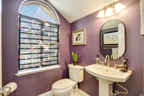 1887 Commons Ct, Windsor CA  95492-9593 exterior