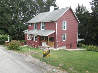 1230 Highland Dr, California, PA 15419-1209