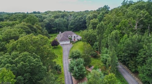 11 Stonehedge Way, West Milford Lakes, NJ 07480-4400