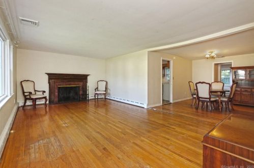 27 Meadowview Dr, Bridgeport, CT 06611-1962