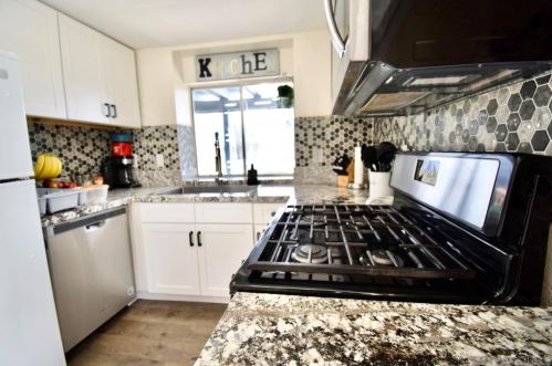 27090 Rainbow Creek Dr, Temecula CA  92591-4513 exterior