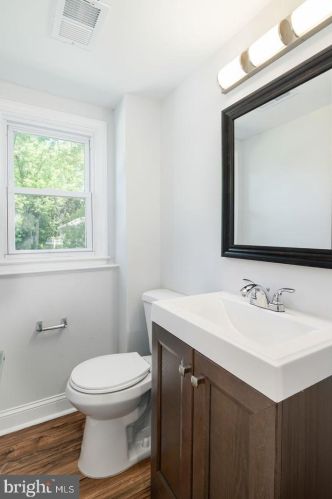 801 Meetinghouse Ct, Riverton NJ  08077-3325 exterior