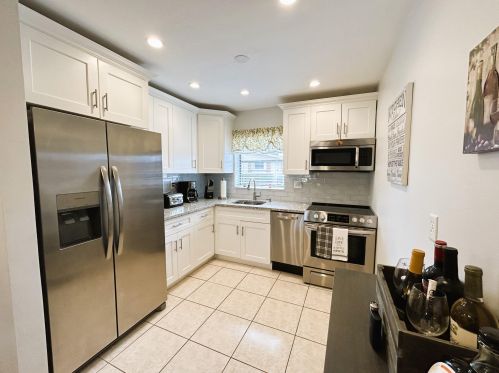 2703 Dudley Dr, West Palm Beach, FL 33415-8718
