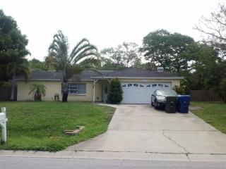 1401 Fuller St, Largo, FL 33770-4284