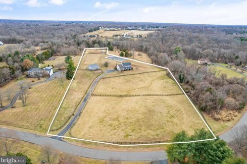 4460 Lynn Forest Dr, Gainesville, VA 20155-1024