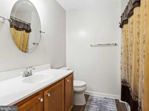 11740 Batley Pl, Woodbridge VA  22192-8403 exterior