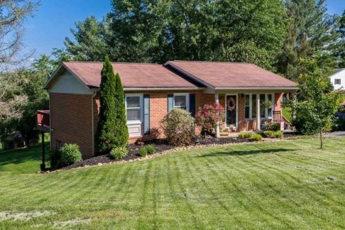 7550 Wright Cir, Bridgewater, VA 22812-9700