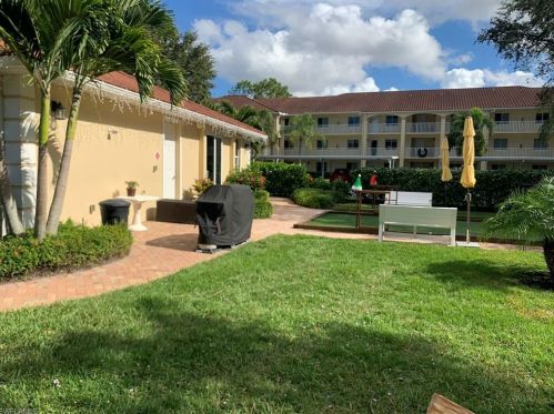 3685 Amberly Cir, Naples FL 34112-2830 exterior