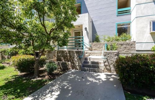 345 Kenwood St, Glendale, CA 91206-3562