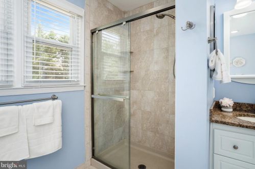 16 Dix Ln, Trenton NJ 08648-4844 exterior