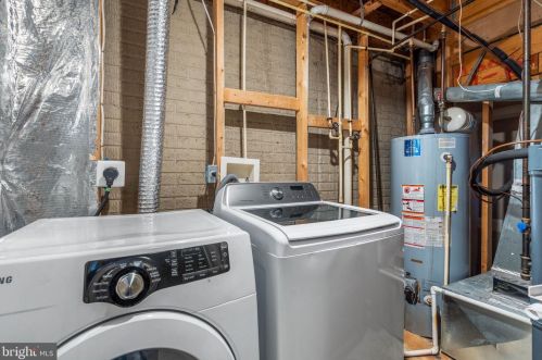 1260 Corbett Pl, Woodbridge VA  22191-1045 exterior