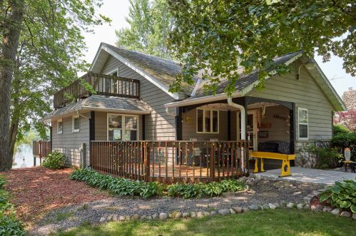 5375 Quaas Dr, West Bend, WI 53095-8719