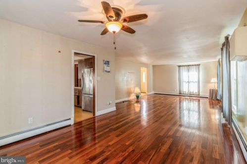 322 Independence Ave, Trenton NJ  08610-5704 exterior