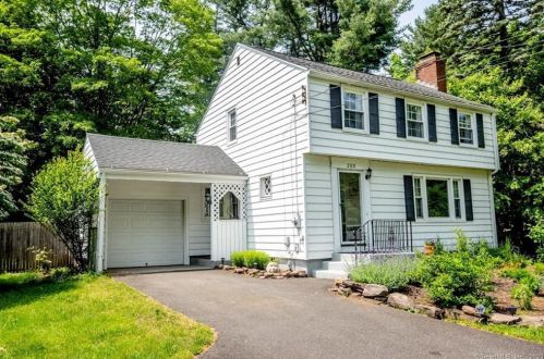 253 West St, Middletown, CT 06457-4066