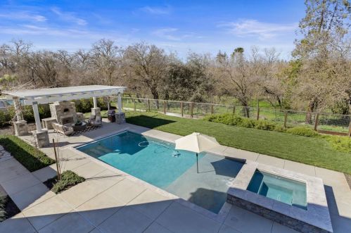 10817 Goldsborough Cir, Valley Home CA 95361-7649 exterior