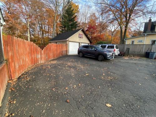 28 Forest Glen Rd, Valley Cottage, NY 10989-1200