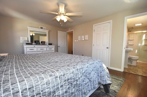 4669 Marina Dr, Whitaker PA  15120-2981 exterior