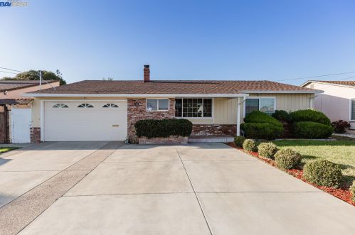 1825 Via Amigos, San Lorenzo CA  94580-2013 exterior
