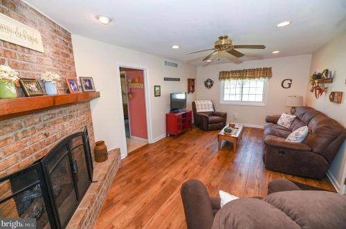 17 Briarwood Rd, Shrewsbury PA  17361-1801 exterior