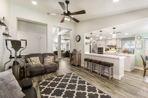 9901 Falcon Meadow Dr, Elk Grove CA 95624-2761 exterior