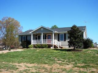 422 Moore Dr, Concord VA  24538-3570 exterior