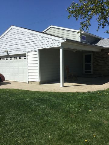 703 Birchwood Dr, Sandusky, OH 44870-7324