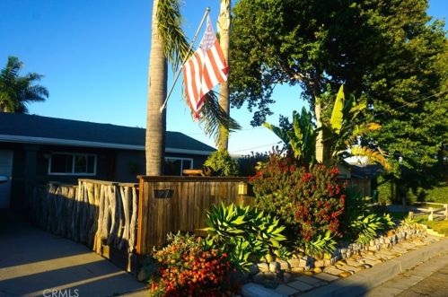 1127 Baden Ave, Pismo Beach, CA 93433-2703