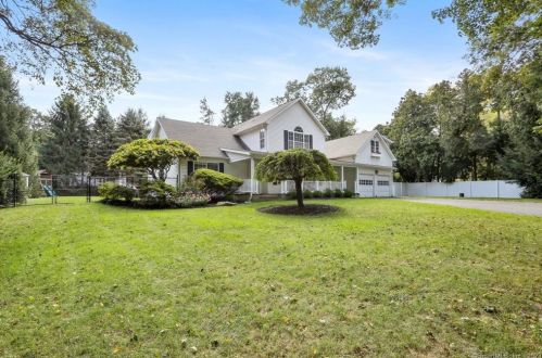 2 Blackberry Ln, Norwalk, CT 06850-1518