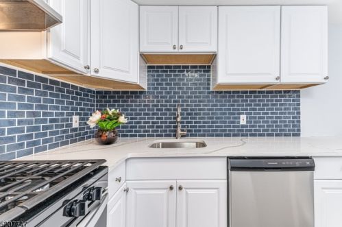 18 Outlook Ave, Mount Olive NJ  07828-2919 exterior