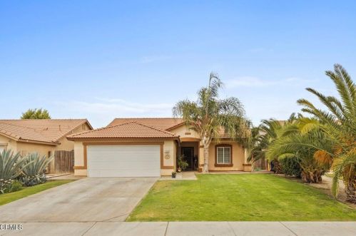 7219 Curacao Ct, Bakersfield, CA 93307-5765