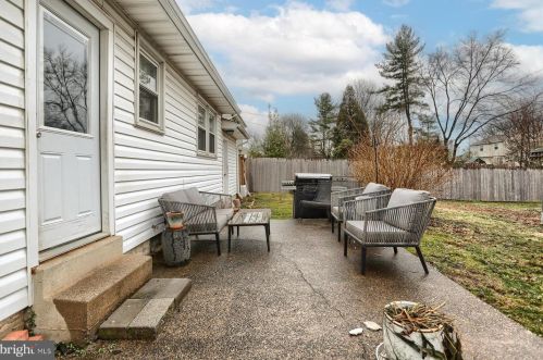 814 Sycamore Dr, Lansdale PA  19446-3128 exterior