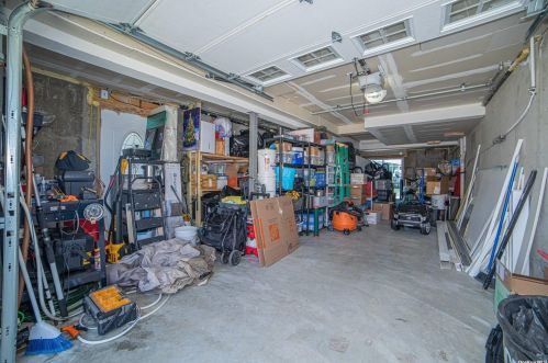 695 9th St, North Lindenhurst NY  11757-5543 exterior