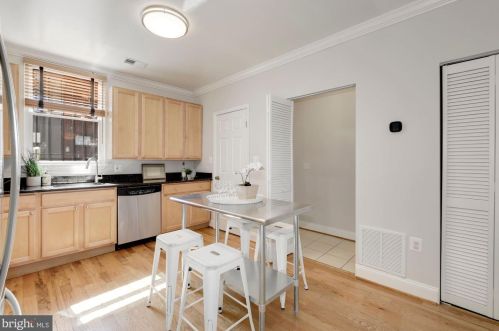 724 Columbia Rd, Washington DC 20001-3802 exterior