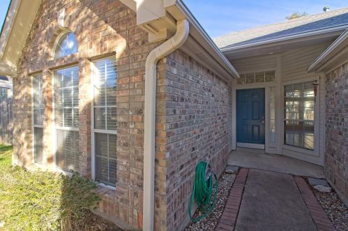 215 Rio Vista Dr, Georgetown TX  78626-4527 exterior