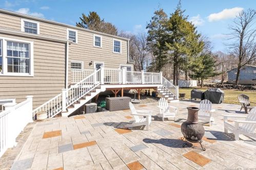 136 Vlg Rd, Huntington CT 06484-1778 exterior