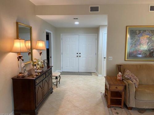 758 Eagle Creek Dr, Naples, FL 34113-8092