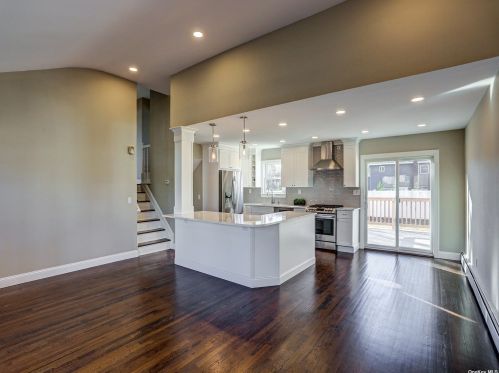 856 Pease Ln, West Islip, NY 11795-3442