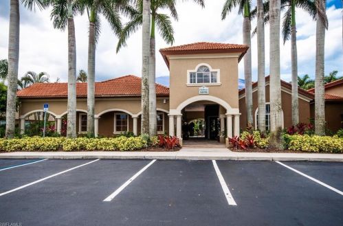 8861 Colonnades Ct, Bonita Springs FL 34135-7816 exterior